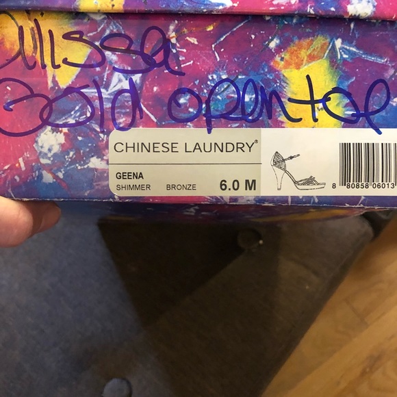 CHINESE LAUNDRY STRAPY OPEN TOE SANDALS - Picture 7 of 7